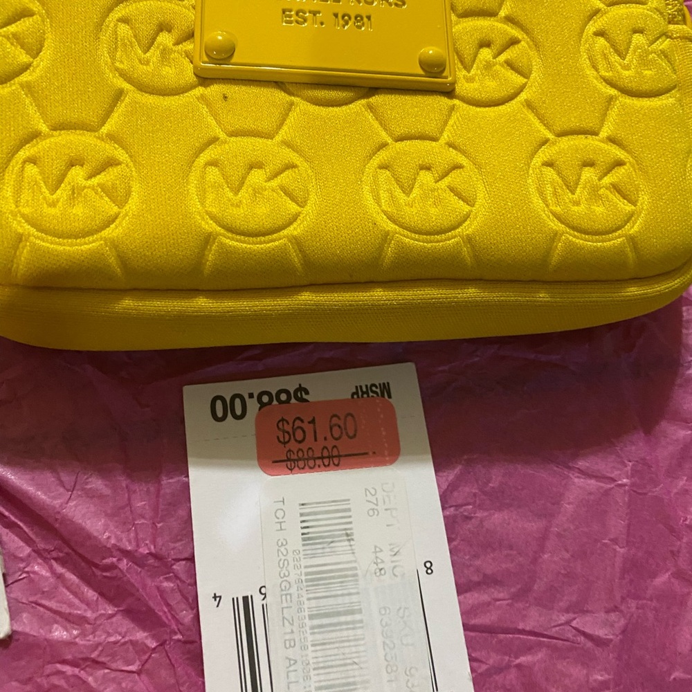 NWT MK Wristlet very cute ❤️❤️ - Picture 11 of 11